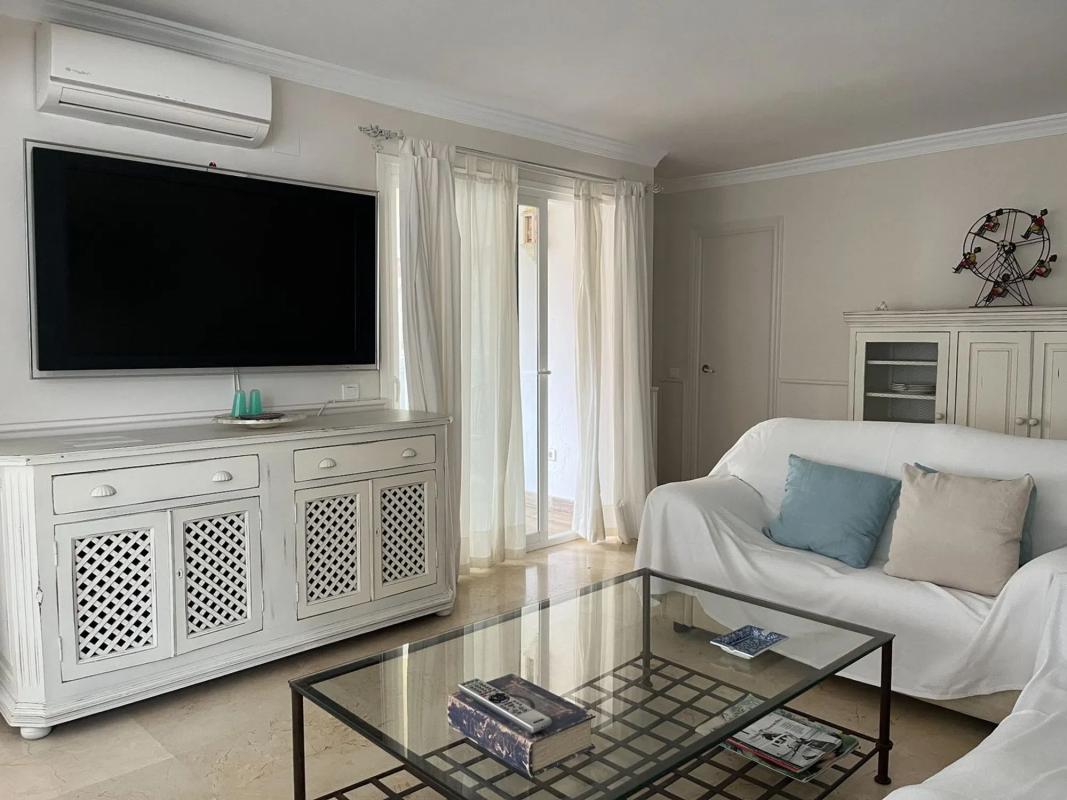 Venta de piso en Calle de Ramón Gómez de la Serna, 19, Marbella
photo 2