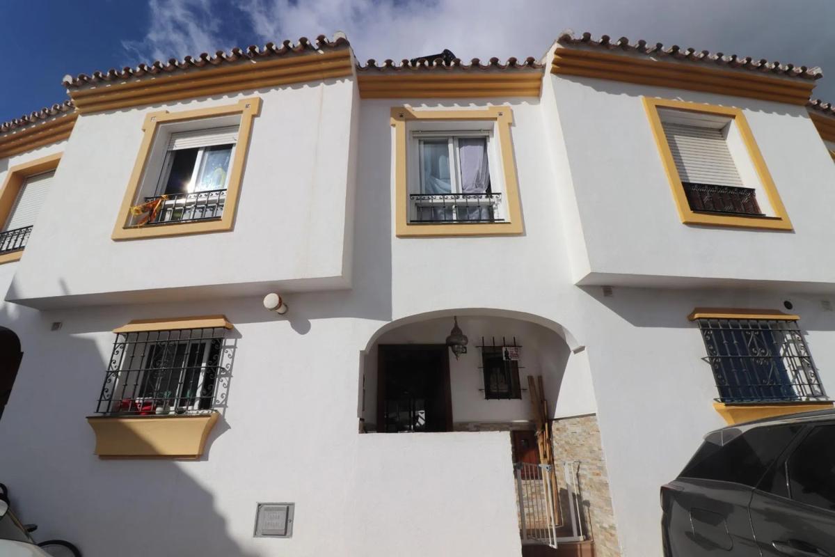 Venta de chalet adosado en Barrio Torrecilla-La Cañada , Marbella photo 1