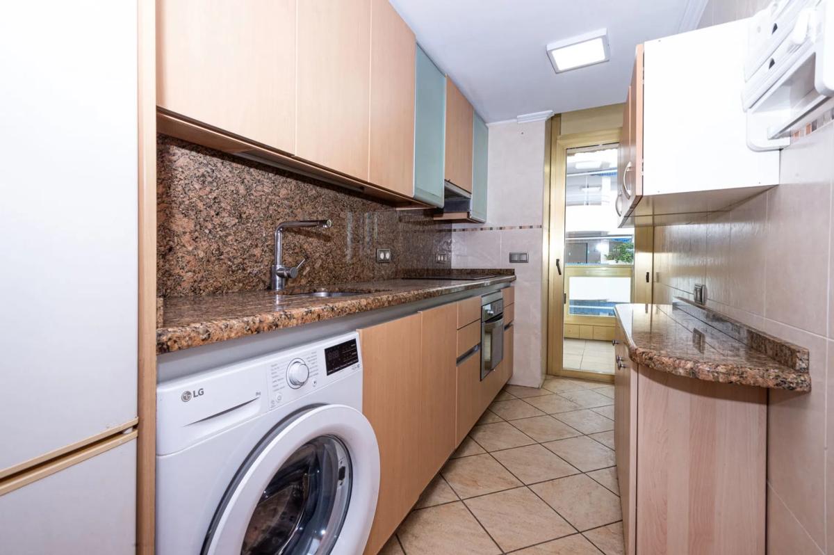 Venta de piso en Barrio Playa Bajadilla-Puertos, Marbella
photo 1