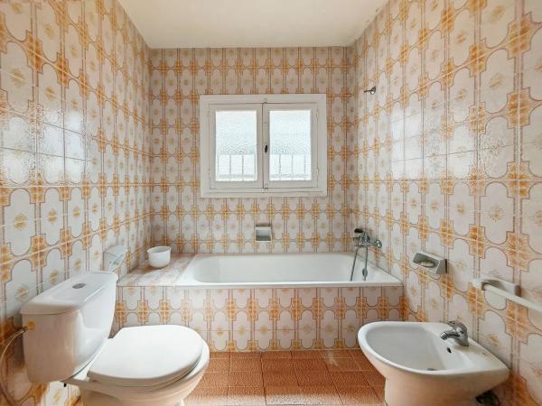 Chalet independiente en venta en Barrio Valdeolletas-Las Cancelas-Xarblanca, Marbella
 photo 1