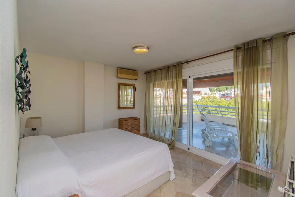 Venta de piso en Calle Camilo José Cela, Marbella
 photo 3