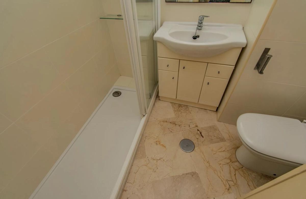 Venta de piso en Calle Camilo José Cela, Marbella
 photo 4