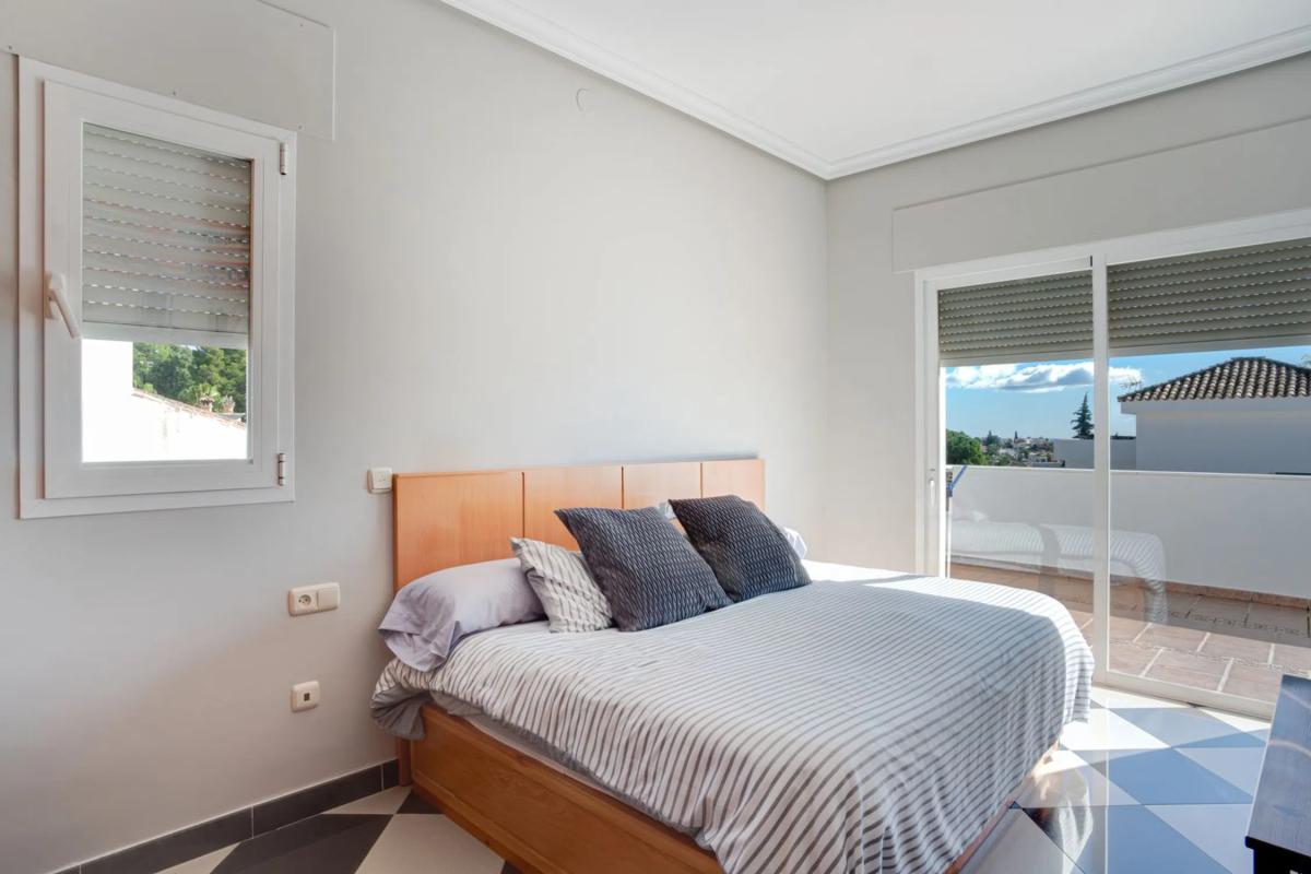 Venta de chalet independiente en Urbanización la Cantera, Marbella
photo 2