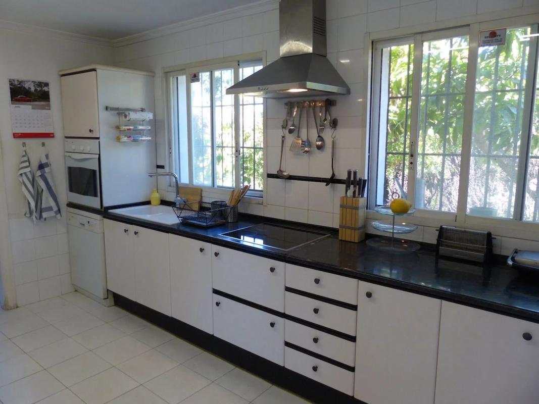 Sale of independent chalet in Calle Maestro Don Jose Molina, Marbella
 photo 4