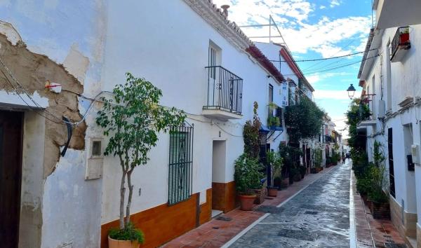 Chalet adosado en venta en Calle Lobatas , Marbella thumbnail 1