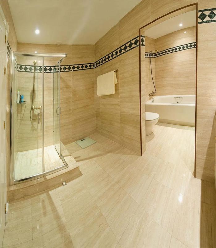Venta de piso en Barrio Valdeolletas-Las Cancelas-Xarblanca, Marbella
 photo 3
