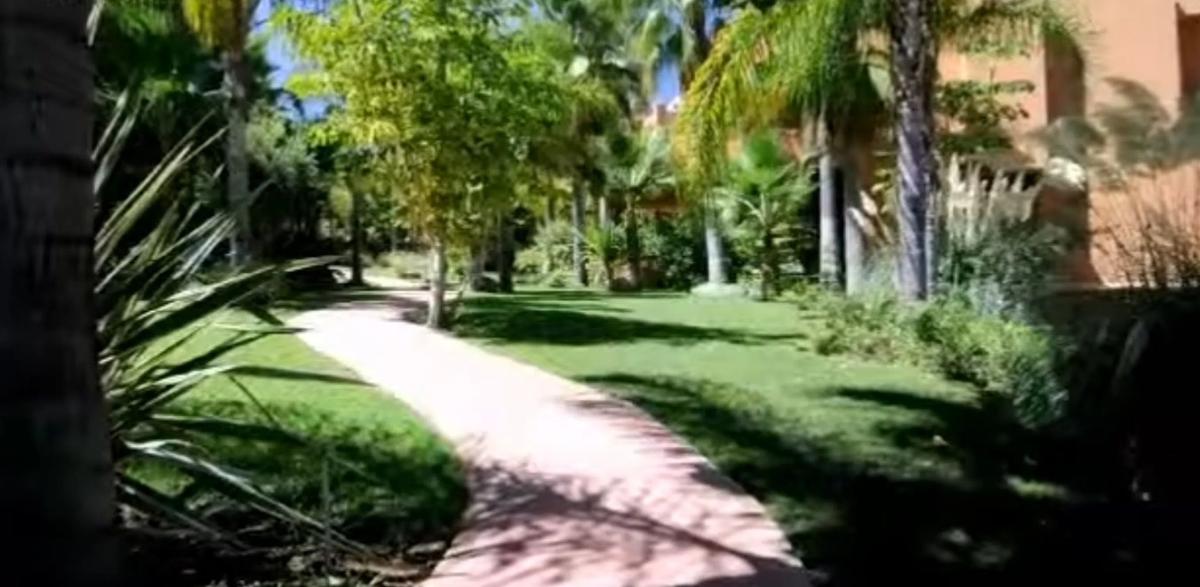 Venta de piso en Avenida Príncipe Salman, 6, Marbella
photo 1