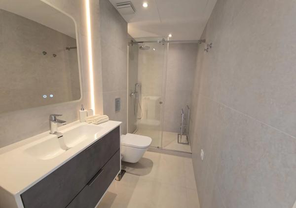 Chalet independiente en venta en Calle Hermanos Belón Lima, Marbella
 photo 4