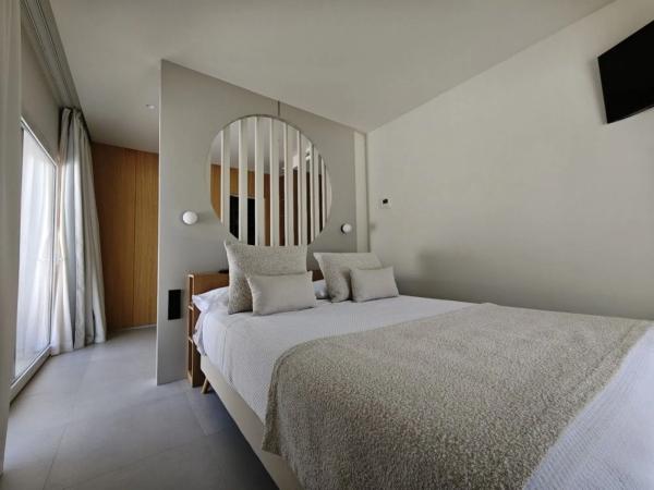 Chalet independiente en venta en Barrio Valdeolletas-Las Cancelas-Xarblanca, Marbella
 photo 1