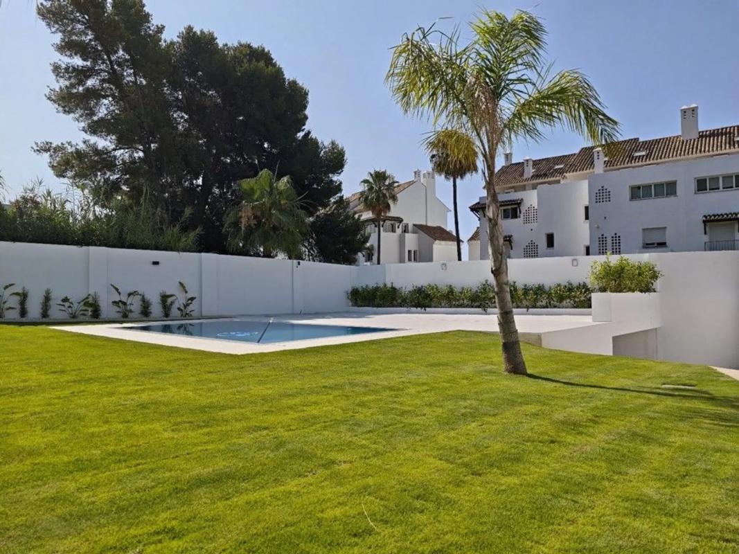 Venta de chalet independiente en Barrio Valdeolletas-Las Cancelas-Xarblanca, Marbella
 photo 2