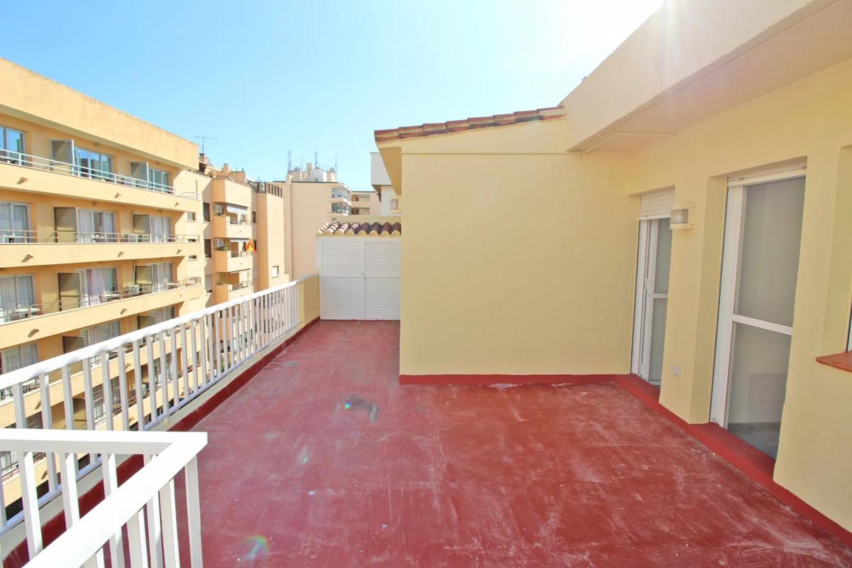 Venta de ático en  Calle Virgen del Pilar, 10, Marbella photo 2
