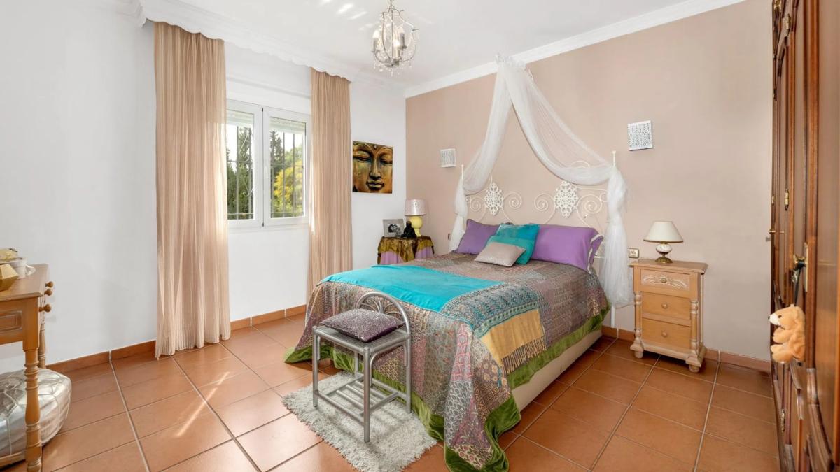 Venta de chalet independiente en Calle Borgoña, Marbella
photo 2