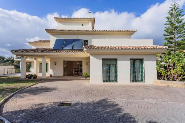 Chalet independiente en venta en Calle Carmen Montiel, Marbella
 photo 2
