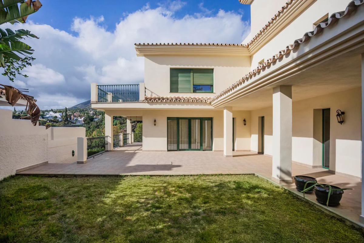 Sprzedaż niezależnego domku jednorodzinnego w Calle Carmen Montiel, Marbella photo 3