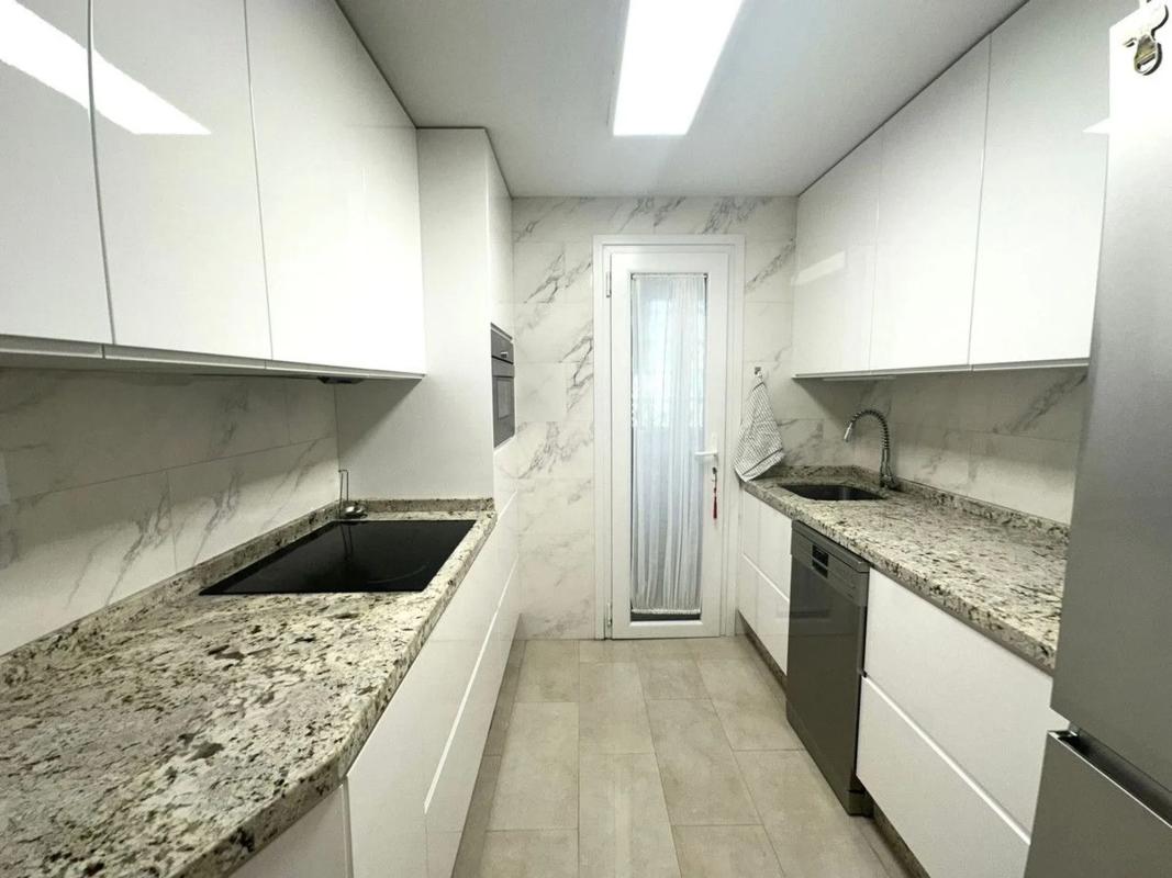 Sale of apartment in Calle Azorín, Marbella
 photo 4