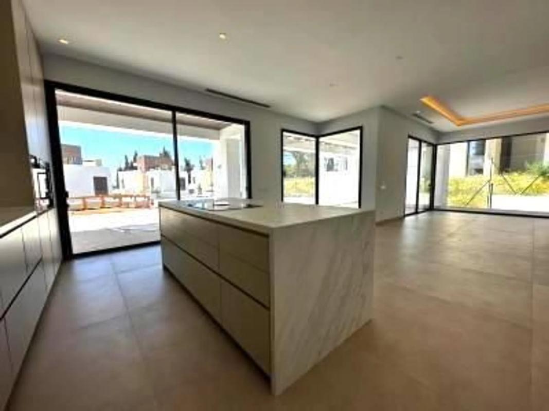 Venta de chalet independiente en Plaza Vigil de Quiñones, Marbella
 photo 2