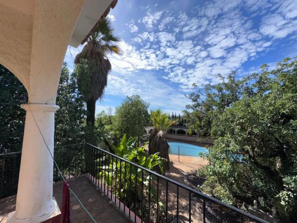 Chalet independiente en venta en Barrio Valdeolletas-Las Cancelas-Xarblanca, Marbella
 photo 1