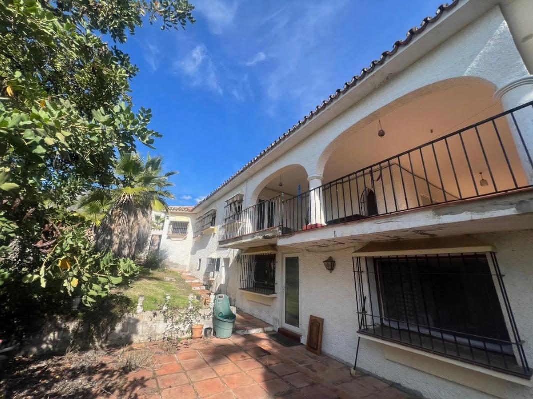 Venta de chalet independiente en Barrio Valdeolletas-Las Cancelas-Xarblanca, Marbella
 photo 2