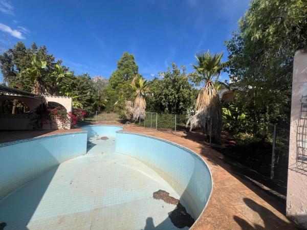 Chalet independiente en venta en Barrio Valdeolletas-Las Cancelas-Xarblanca, Marbella
 photo 4