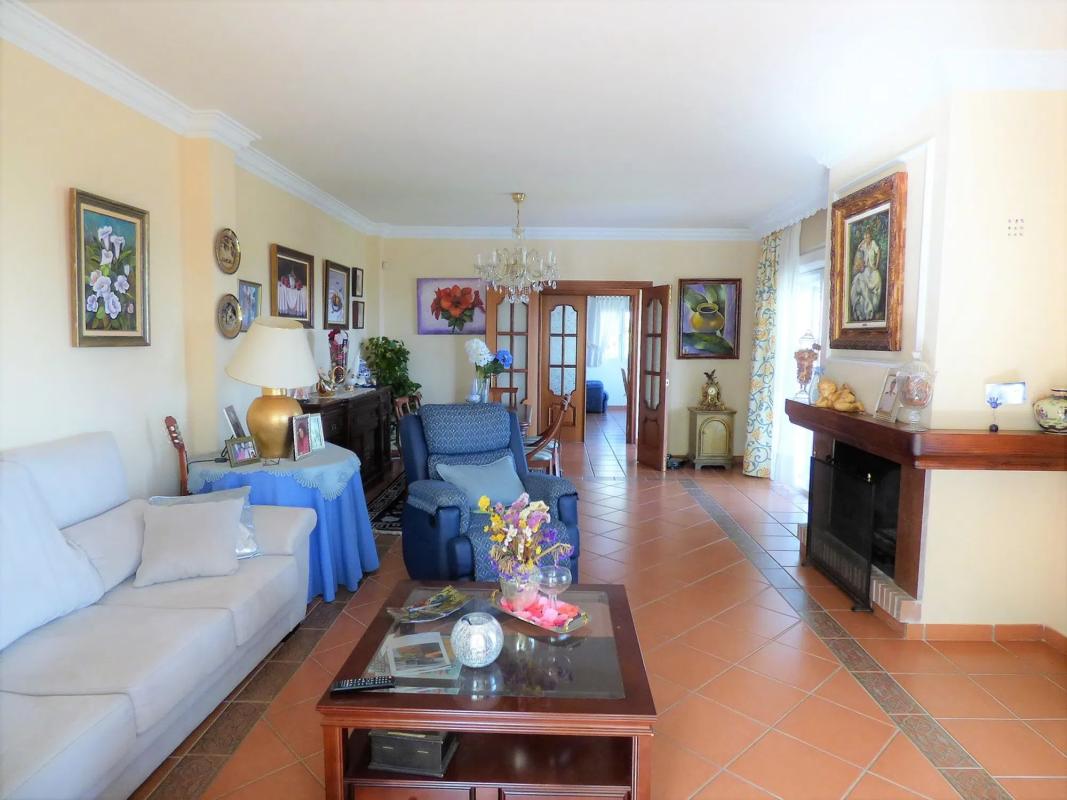 Продажа отдельного шале в Barrio Huerta del Prado-La Montua, Марбелла photo 2