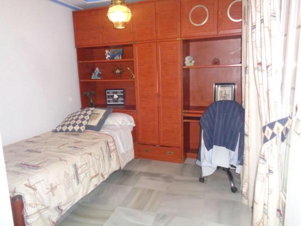 Chalet adosado en venta en Barrio Playa Bajadilla-Puertos , Marbella thumbnail 2