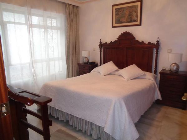 Chalet adosado en venta en  Barrio Playa Bajadilla-Puertos , Marbella photo 4