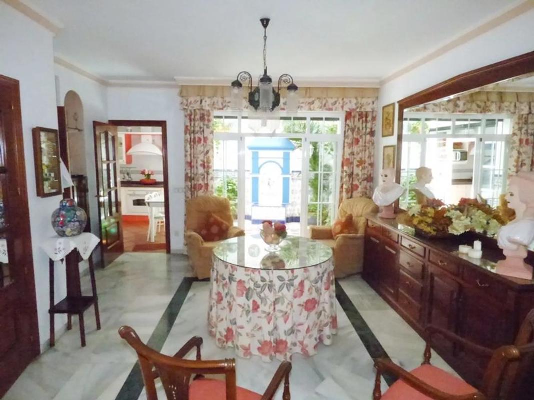 Venta de chalet adosado en Barrio Casco Antiguo , Marbella photo 3