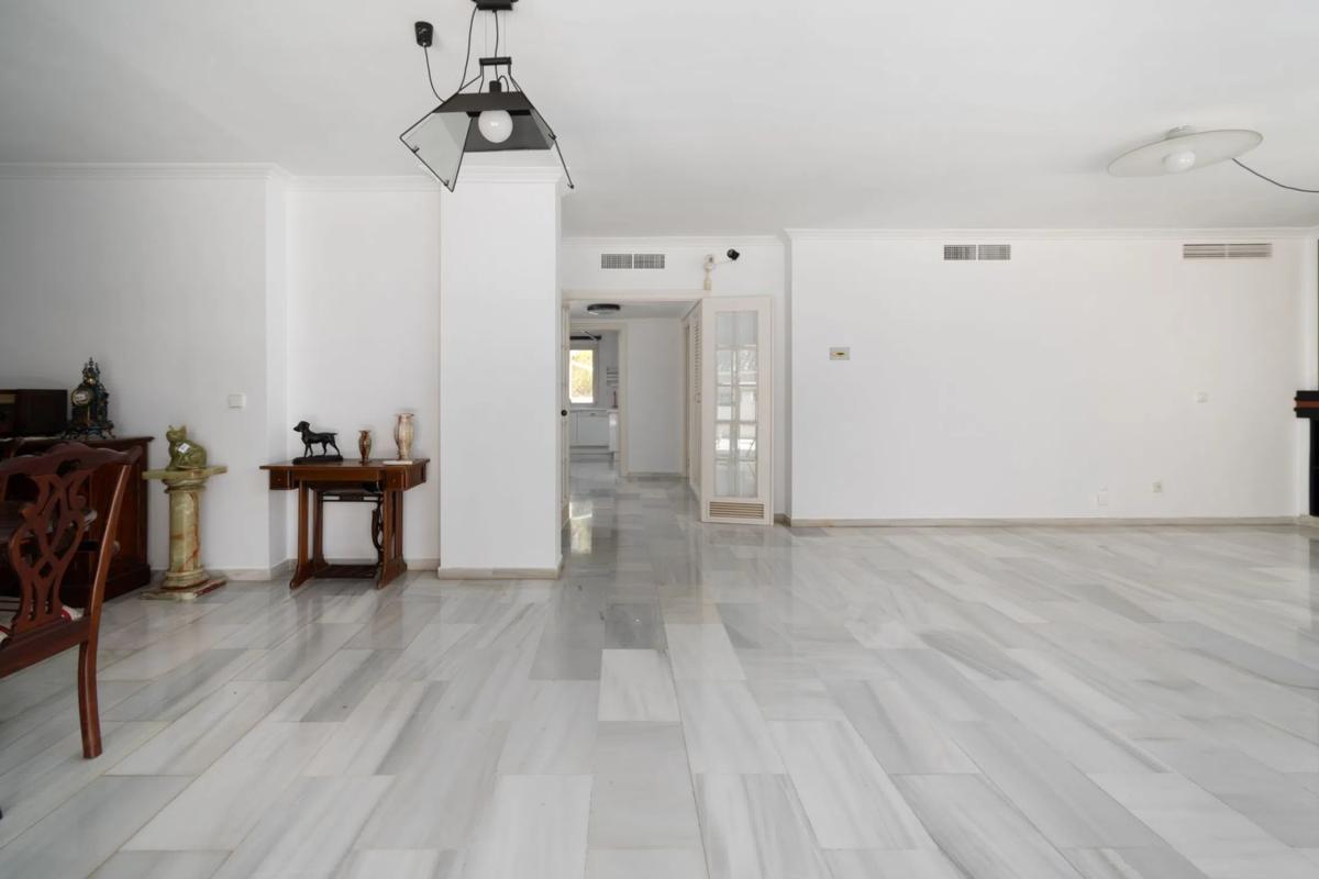 Venta de ático en Calle Jacinto Benavente, 19, Marbella photo 1
