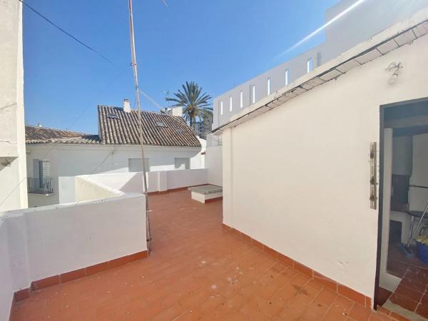 Chalet adosado en venta en Barrio Casco Antiguo , Marbella thumbnail 1