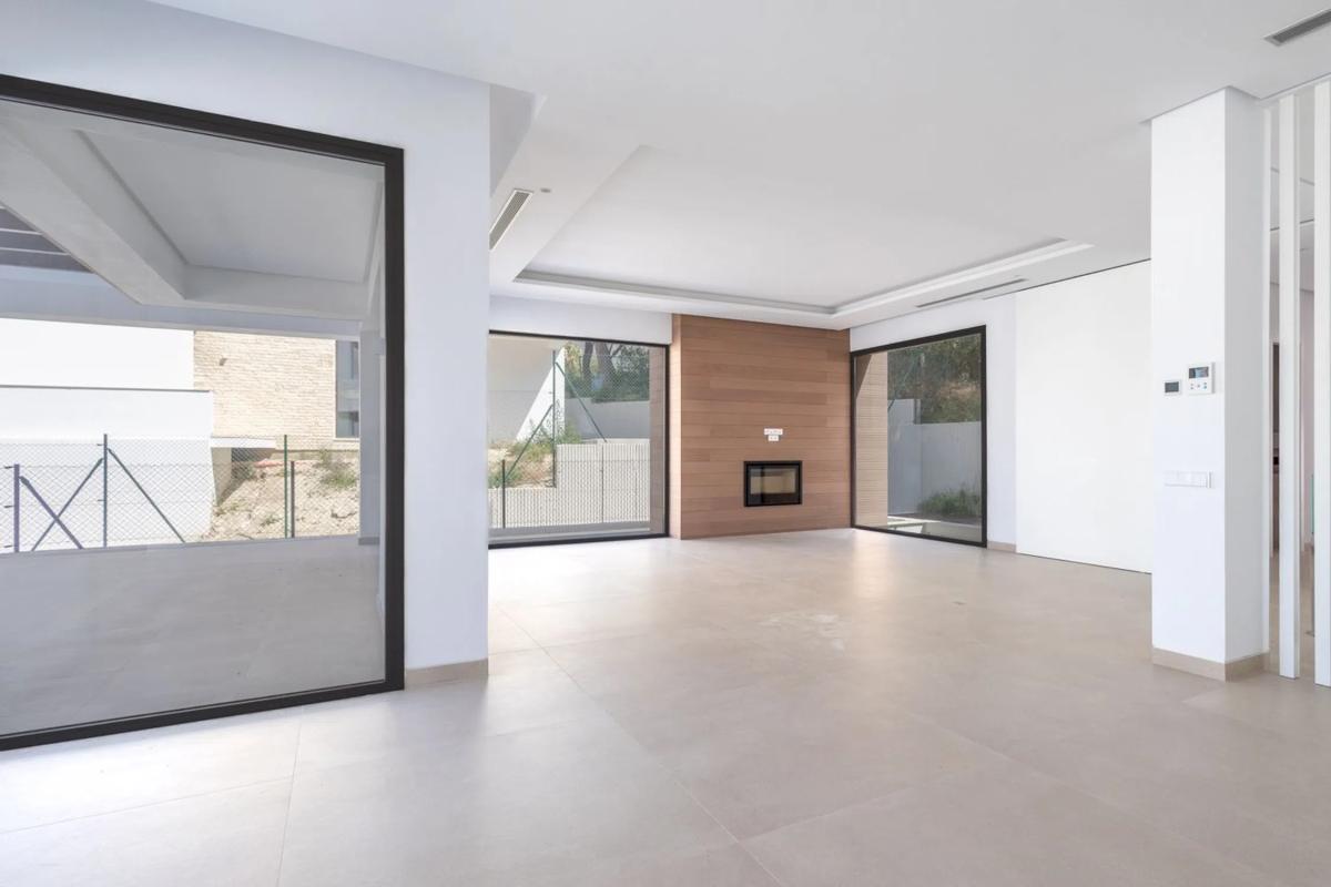 Venta de chalet adosado en  Urbanización La Fuente , Marbella photo 2