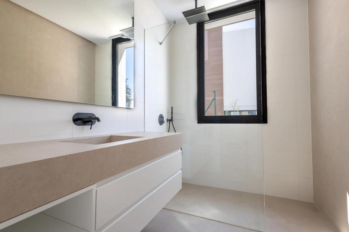 Venta de chalet adosado en  Urbanización La Fuente , Marbella photo 4