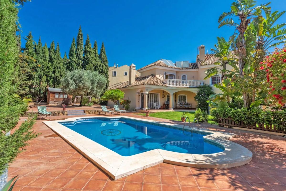 Venta de chalet independiente en Barrio Valdeolletas-Las Cancelas-Xarblanca, Marbella
photo 1