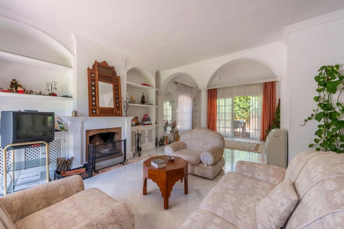 Venta de chalet independiente en Barrio Valdeolletas-Las Cancelas-Xarblanca, Marbella
photo 2