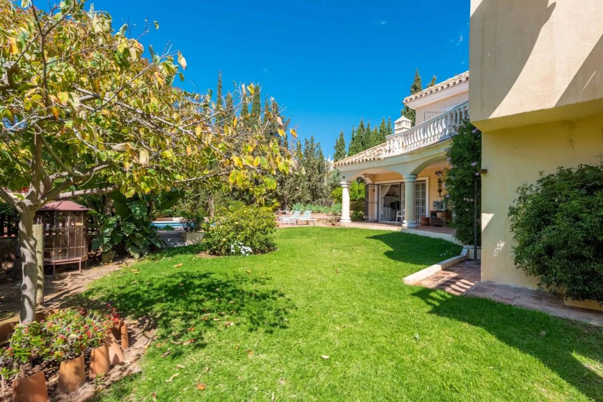 Venta de chalet independiente en Barrio Valdeolletas-Las Cancelas-Xarblanca, Marbella
photo 4