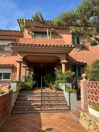 Частный шале на продаже в Barrio Valdeolletas-Las Cancelas-Xarblanca, Марбелла photo 1