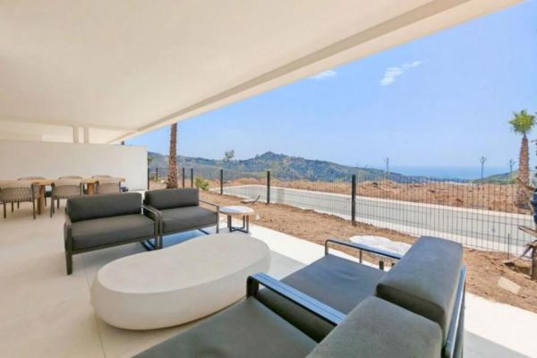 Apartment for sale in Barrio Huerta del Prado-La Montua, Marbella thumbnail 2