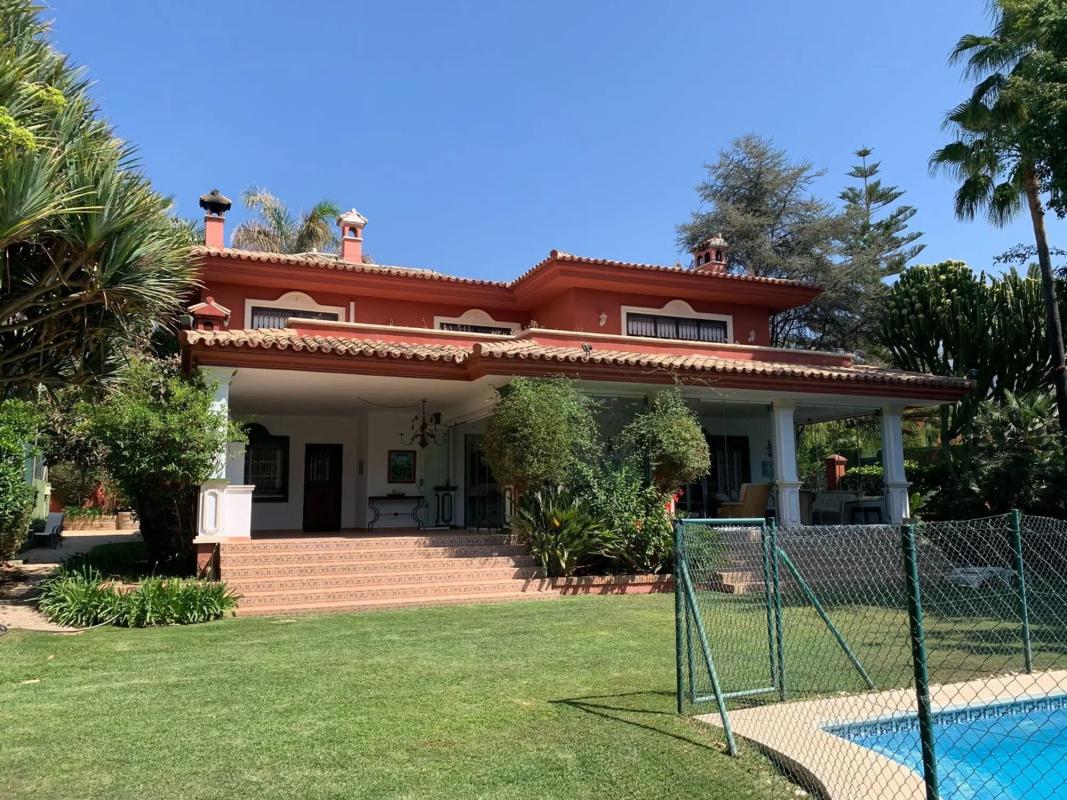 Продажа отдельного шале в Calle la Pimienta, 1, Марбелла photo 1