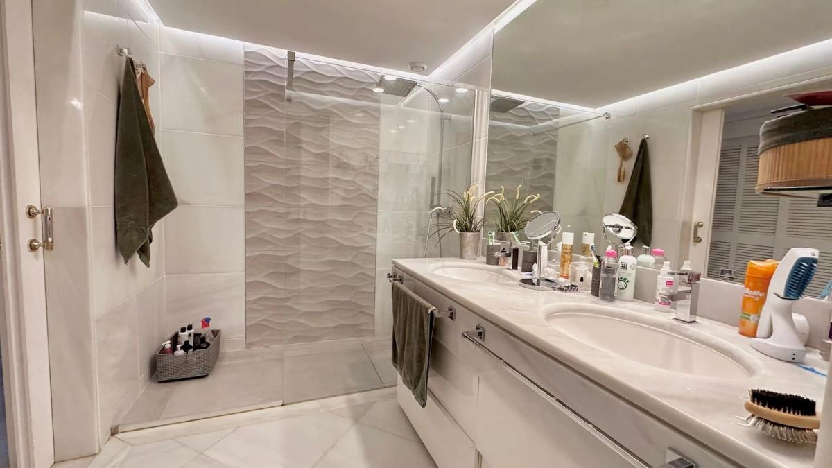 Продажа квартиры на Calle de Arturo Rubinstain, 2, Марбелла
photo 1