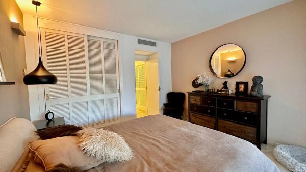 Apartment for sale in Calle de Arturo Rubinstain, 2, Marbella thumbnail 1