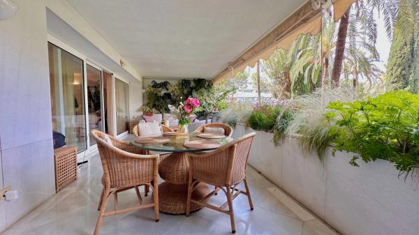 Apartment for sale in Calle de Arturo Rubinstain, 2, Marbella thumbnail 2