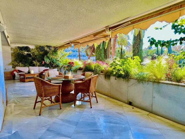 Apartment for sale in Barrio Playa de la Fontanilla, Marbella photo 1