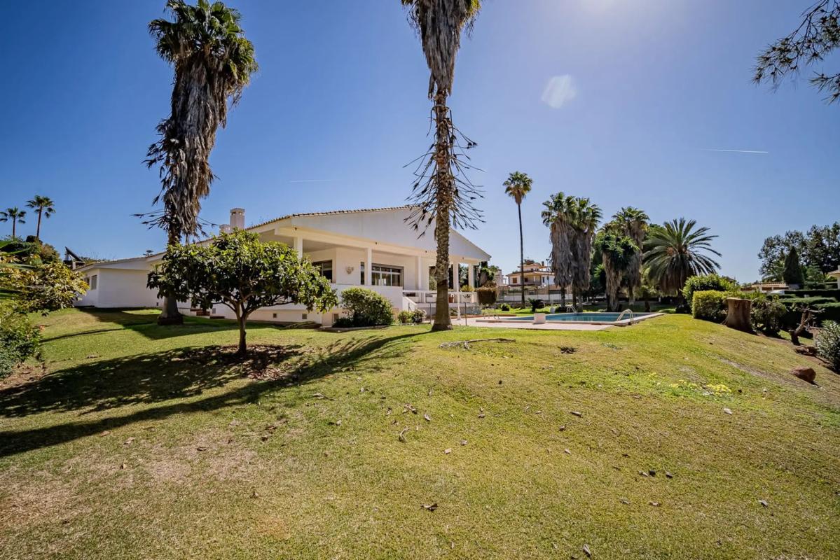 Venta de chalet independiente en Barrio Huerta del Prado-La Montua, Marbella
 photo 3