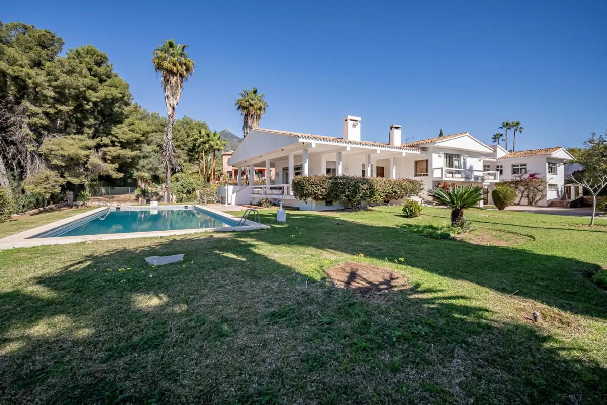 Venta de chalet independiente en Barrio Huerta del Prado-La Montua, Marbella
 photo 4