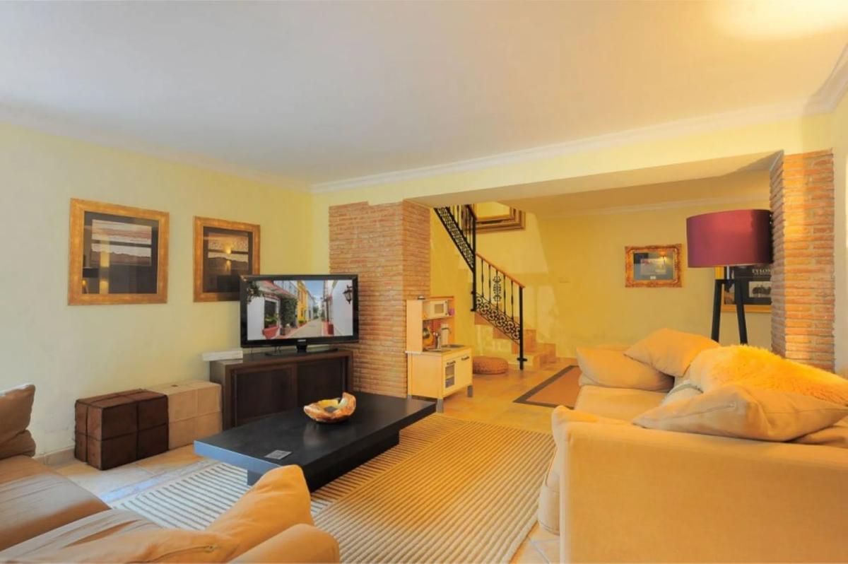 Venta de chalet adosado en  Barrio Casco Antiguo , Marbella photo 3