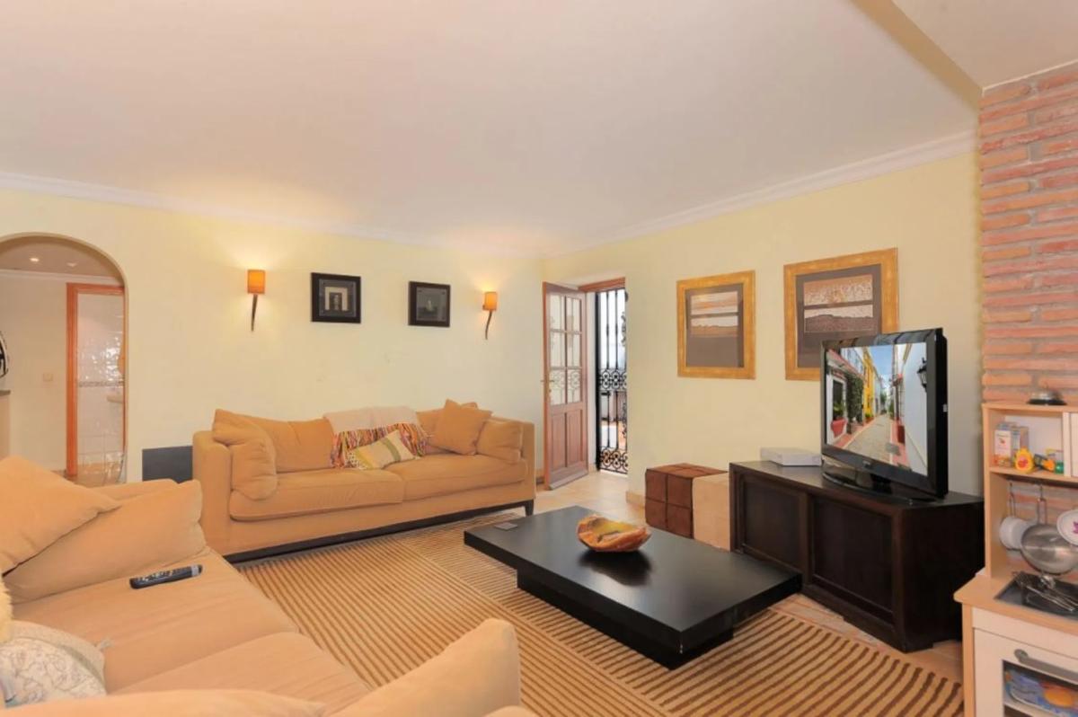Venta de chalet adosado en  Barrio Casco Antiguo , Marbella photo 4