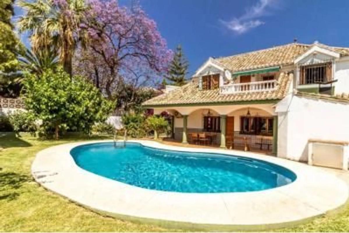 Продажа отдельного шале в  Barrio Valdeolletas-Las Cancelas-Xarblanca, Марбелла photo 3