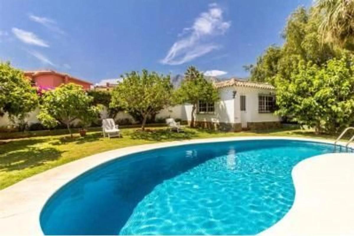 Продажа отдельного шале в  Barrio Valdeolletas-Las Cancelas-Xarblanca, Марбелла photo 5