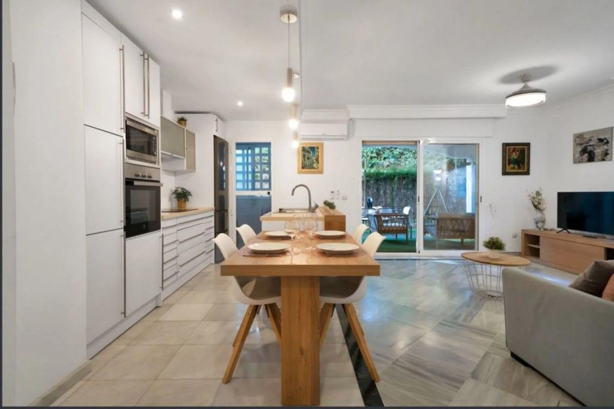 Sale of apartment in Barrio La Carolina-Guadalpín, Marbella
 photo 5