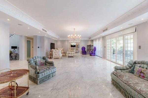 Chalet independiente en venta en Barrio Sierra Blanca, Marbella
photo 1