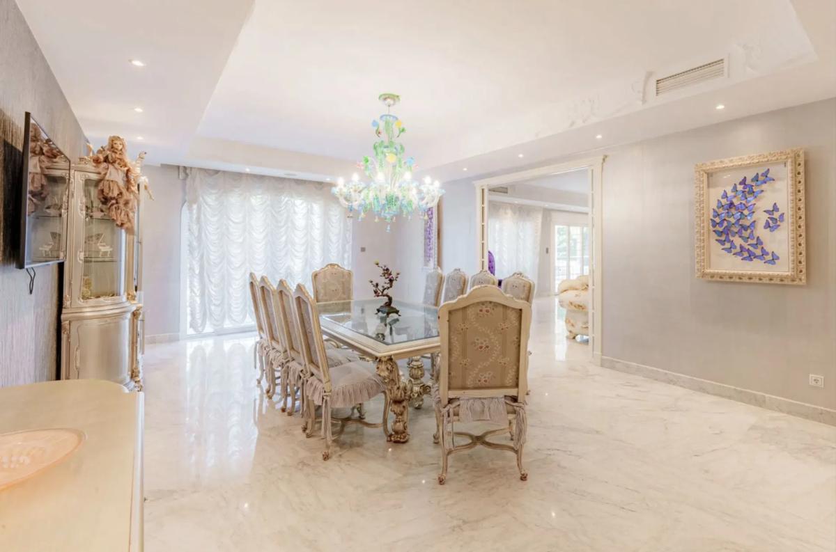 Sprzedaż niezależnego domku jednorodzinnego w Barrio Sierra Blanca, Marbella photo 2